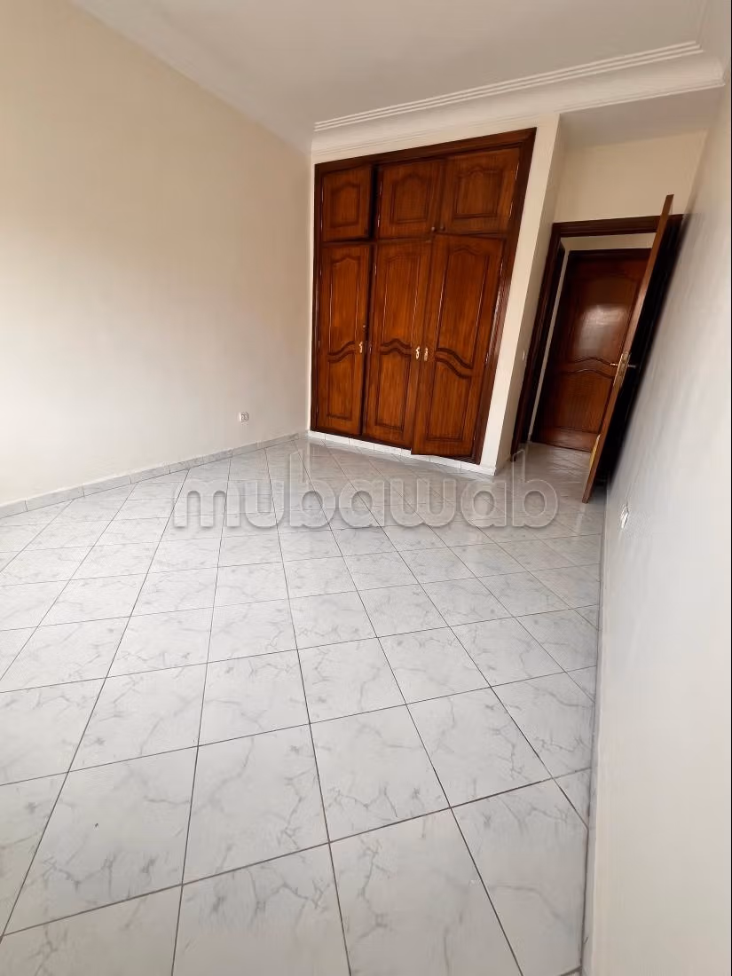 Appartement à louer à Les Hôpitaux. 2 pièces. Avec ascenseur et terrasse — 3