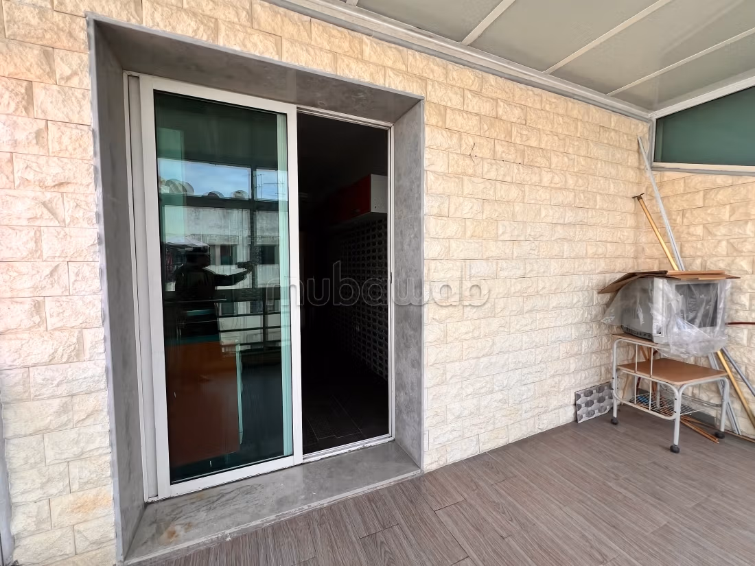 Appartement à louer à Les Hôpitaux. 2 pièces. Avec ascenseur et terrasse — 4