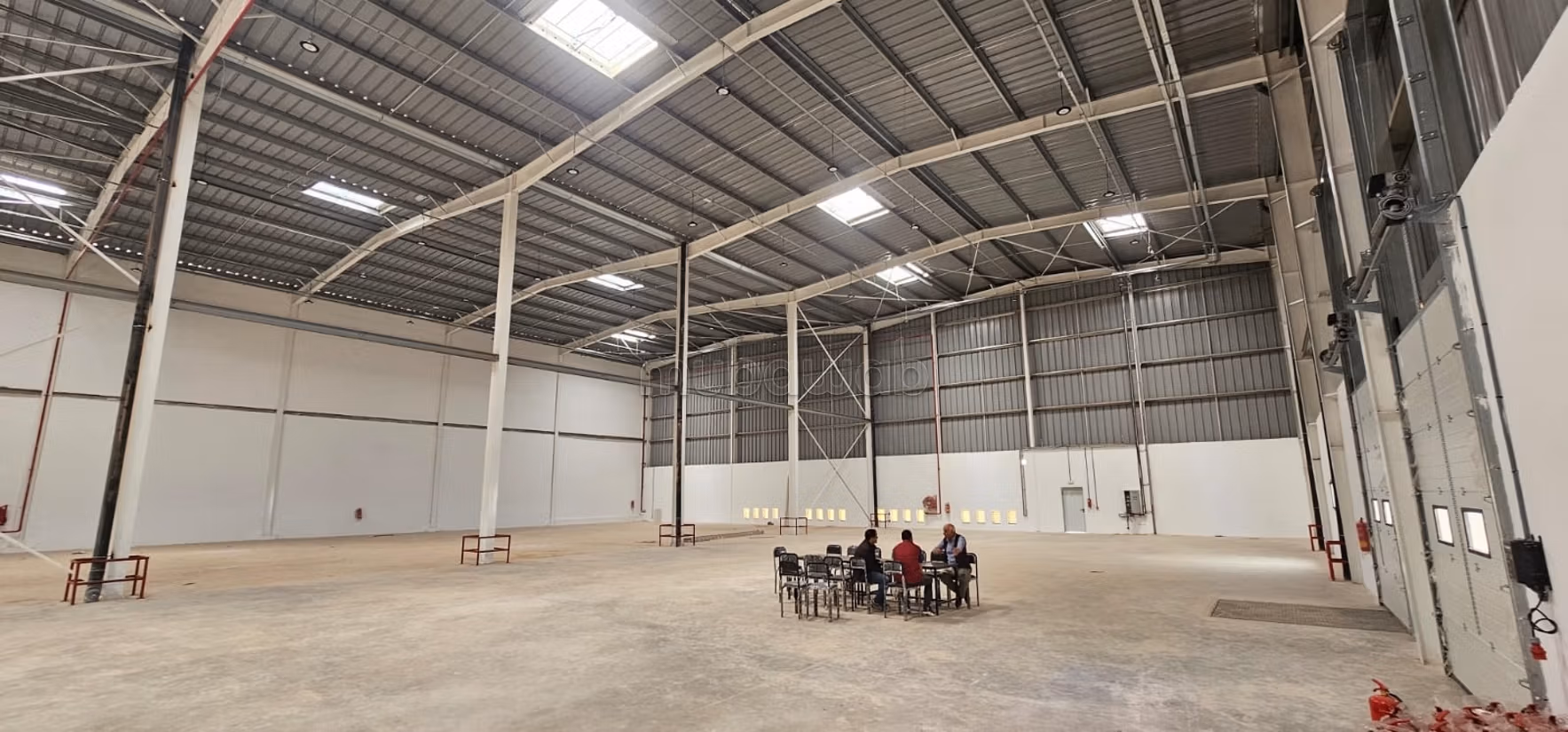 Hangar industriel de 1.000 m a la location pour activité stockage zone industrielle Chellallate