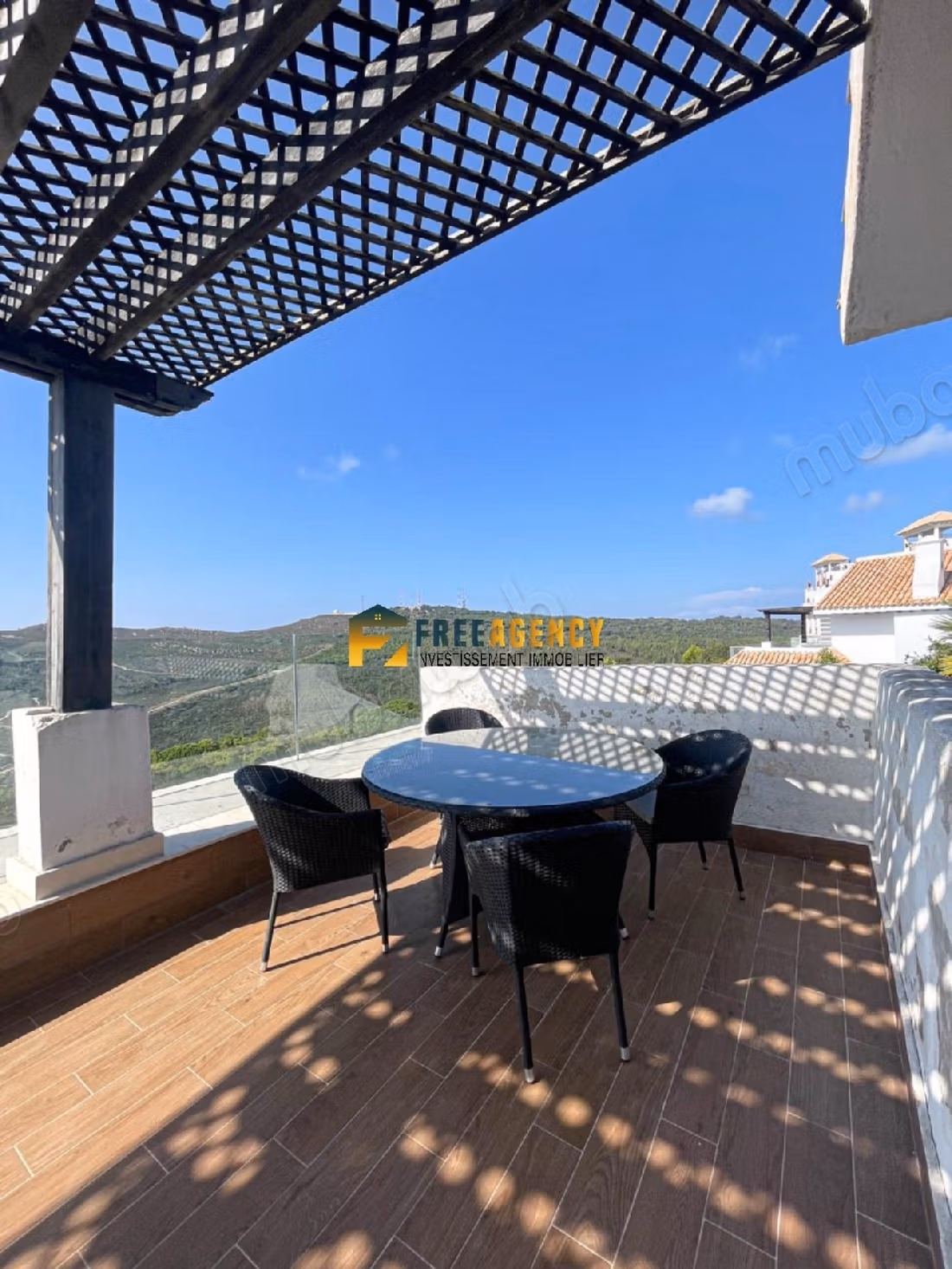 Luxe villa te huur - Mediona buurt