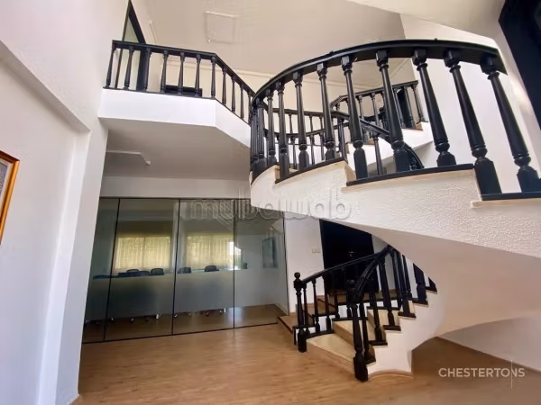 Villa Bureaux refaite à neuf, à vendre à Hay Riad