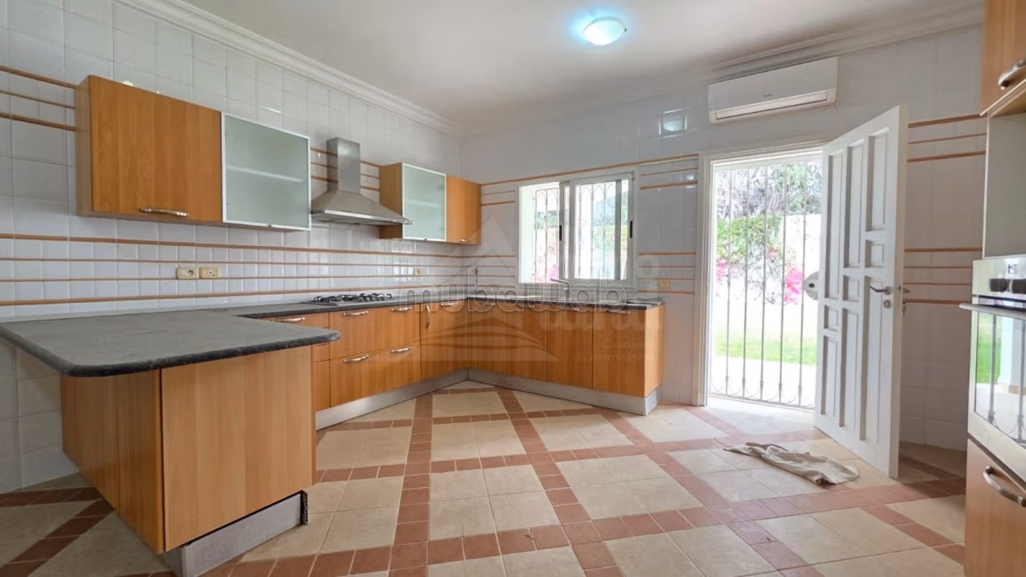 Villa S4 con giardino a Soukra