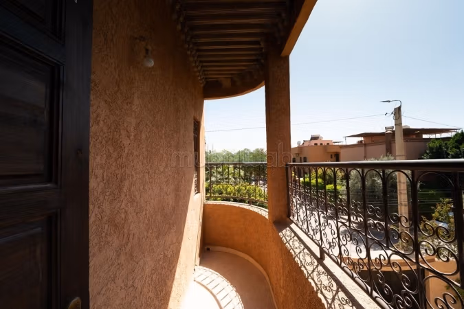 Etage villa à louer vide 3 chambres proche de CHU