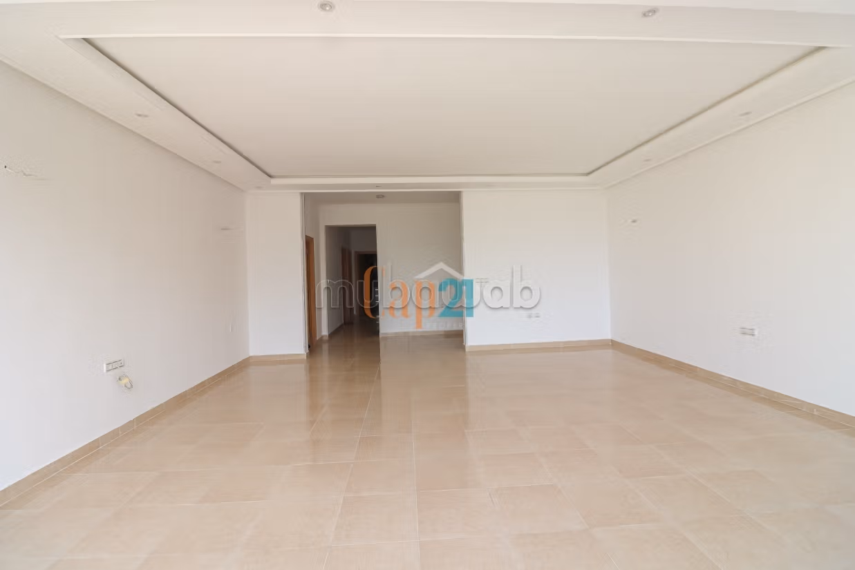 Spacieux appartement vide à vendre au centre — 3