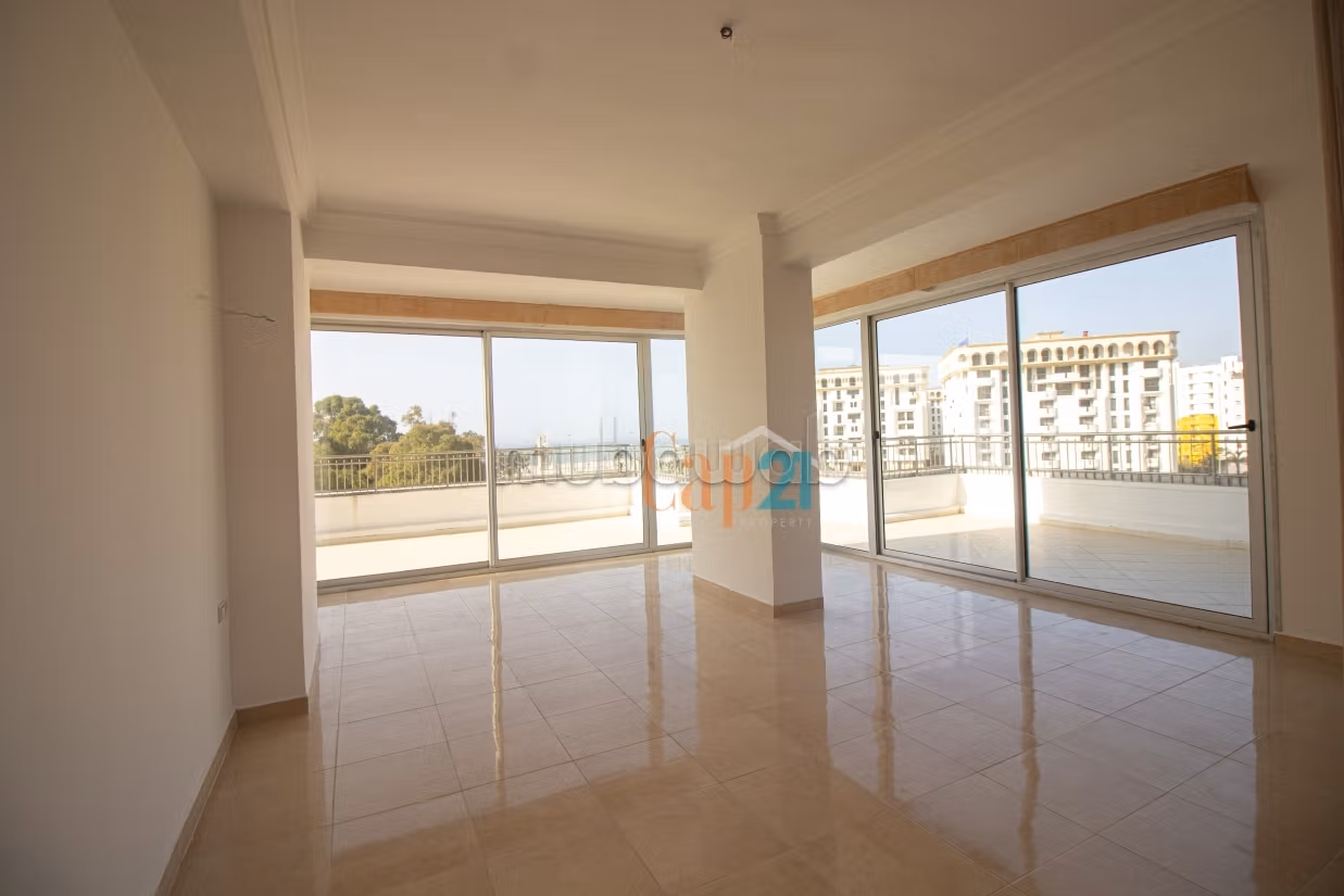 Spacieux appartement vide à vendre au centre — 2