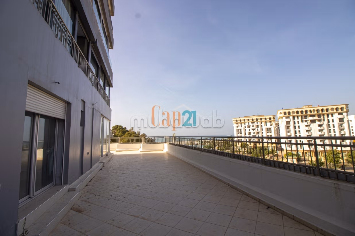 Spacieux appartement vide à vendre au centre — 6