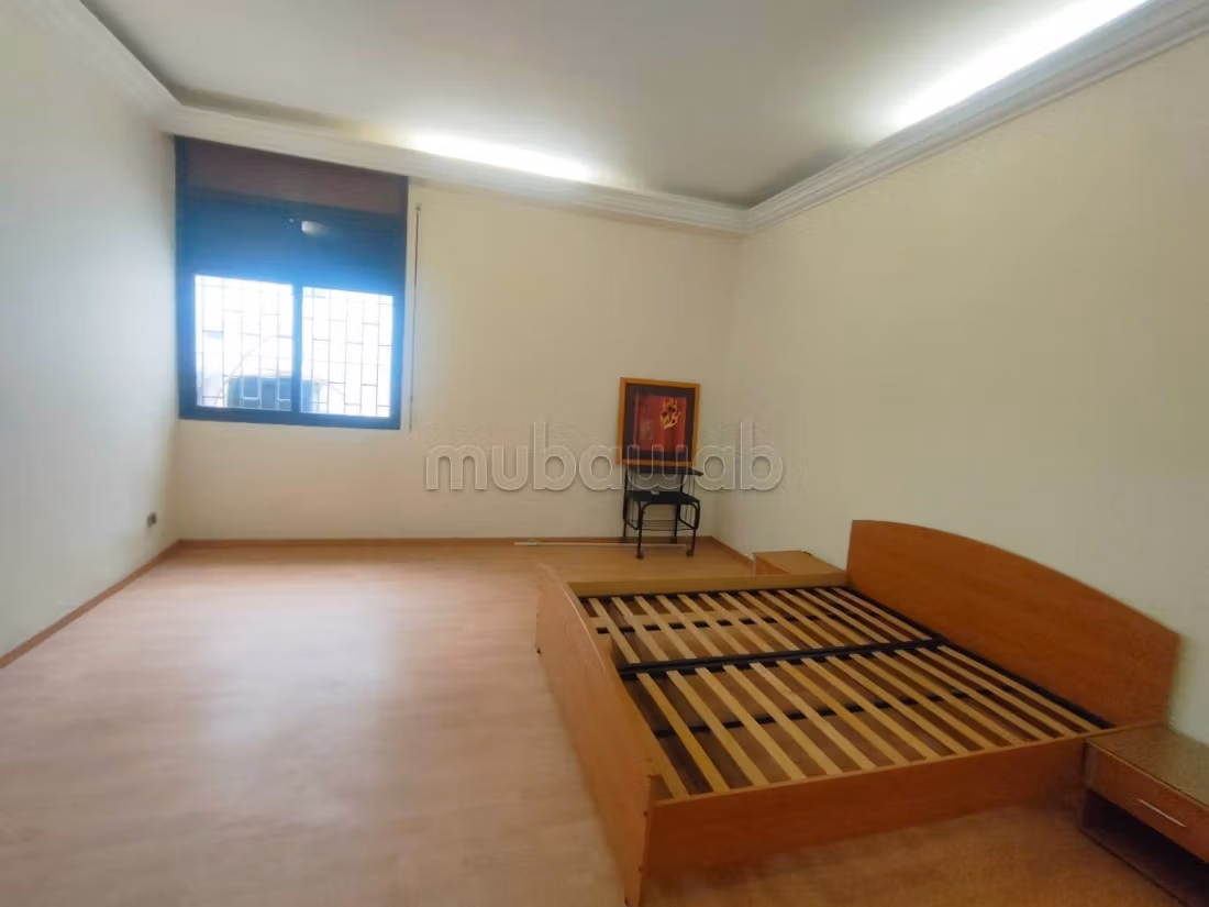 Appartement vide ou meublé centreville 
TRAM — 6