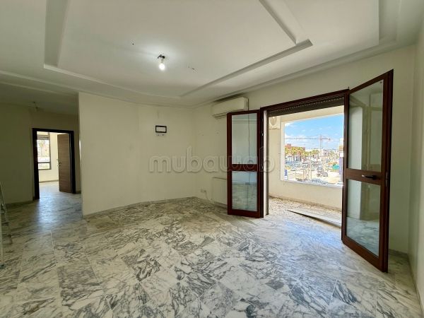 Bureau spacieux à la Soukra