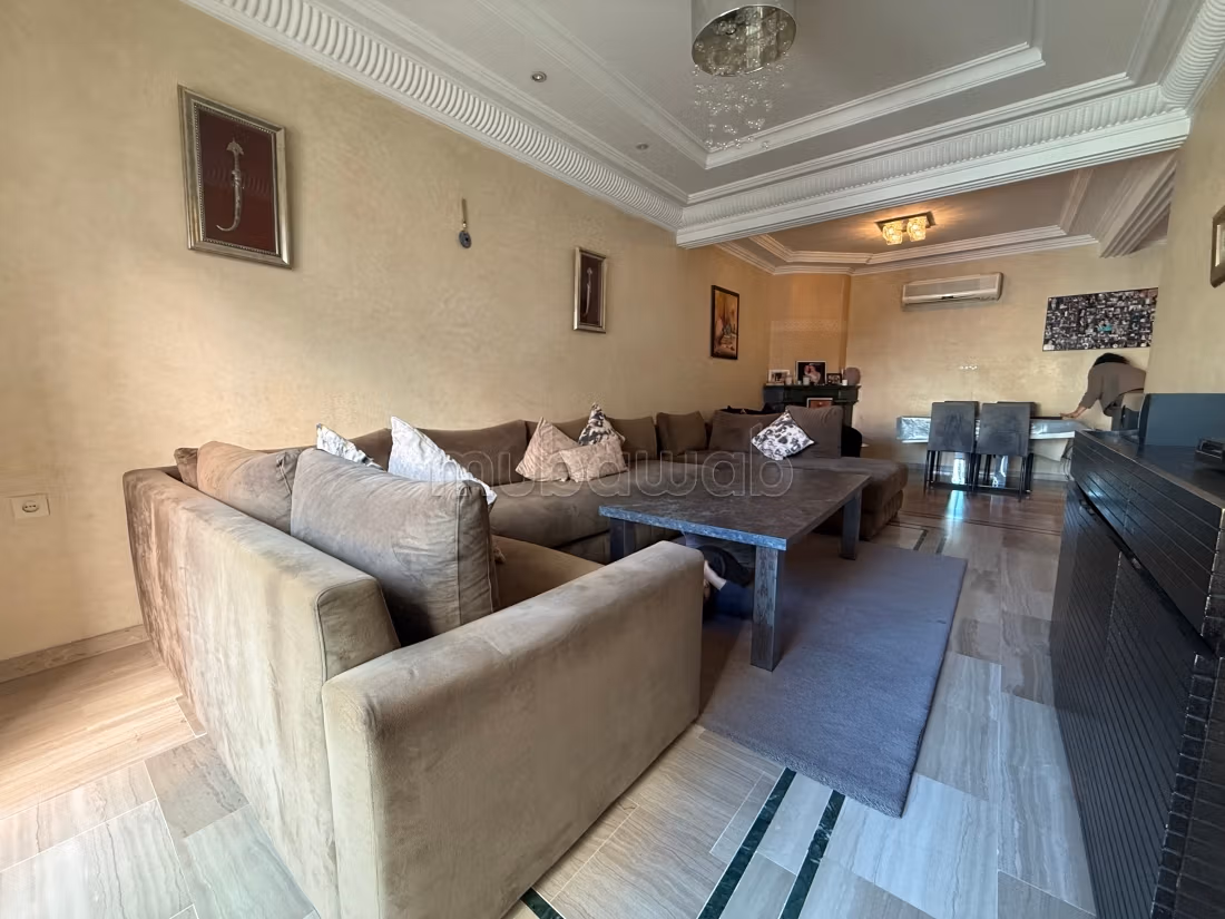 Vend appartement à Les princesses.
3 chambres — 4