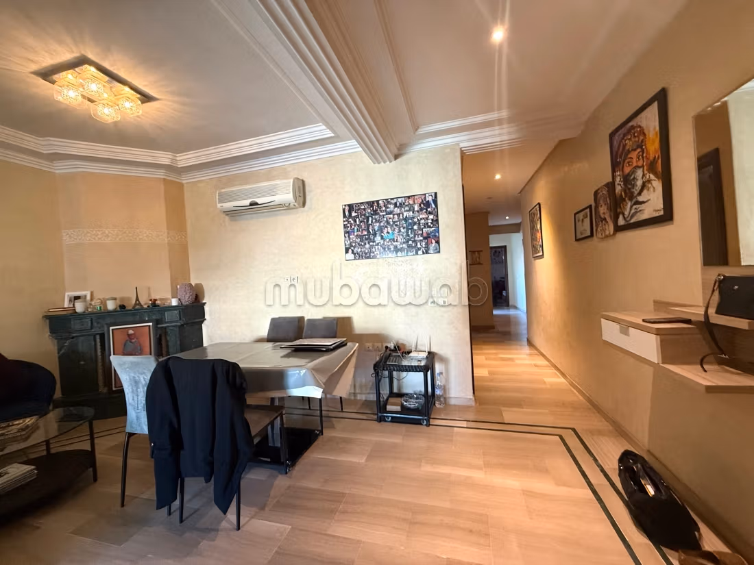 Vend appartement à Les princesses.
3 chambres — 6