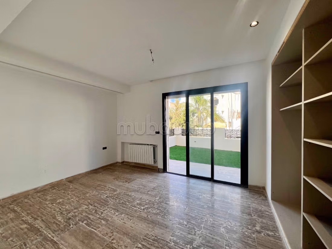 A vendre APPARTEMENT S1 avec terrasse à Ennasr 1