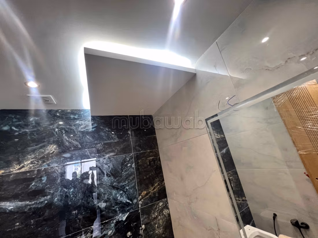 A vendre APPARTEMENT S1 avec terrasse à Ennasr 1