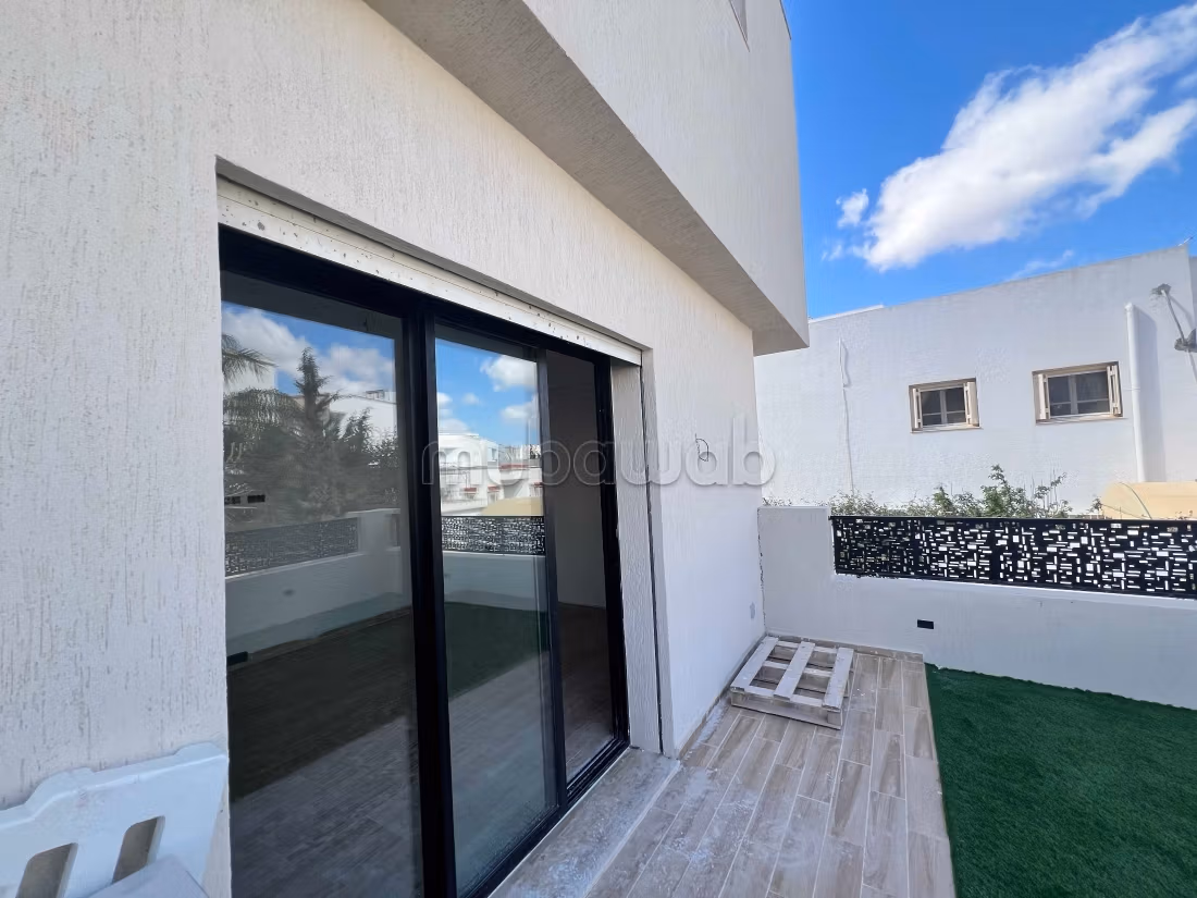 A vendre APPARTEMENT S1 avec terrasse à Ennasr 1