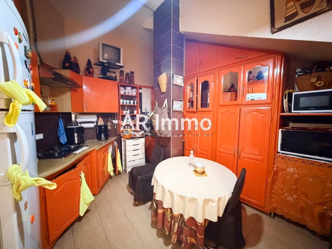 Casa R1 con Spazio Commerciale a Tebourba