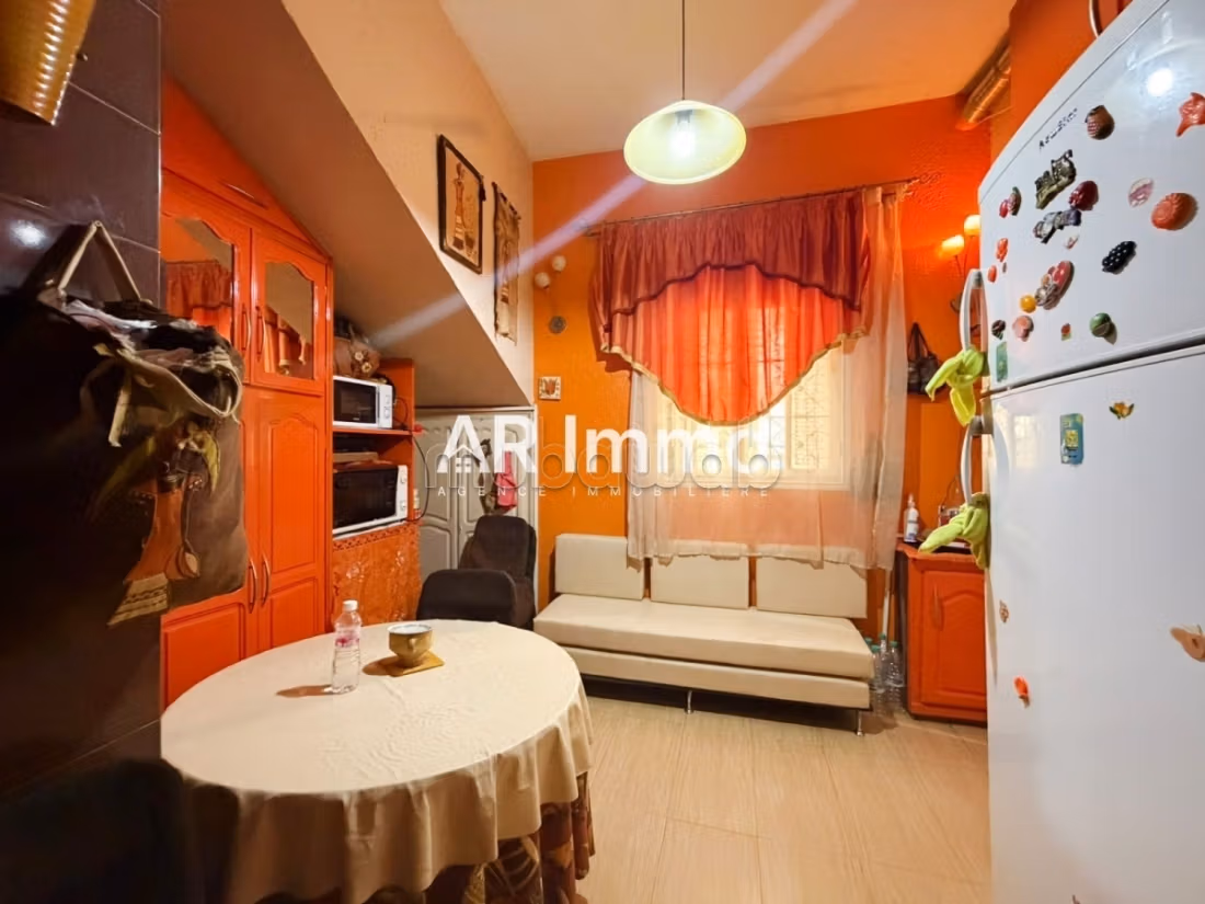 Casa R1 con Spazio Commerciale a Tebourba
