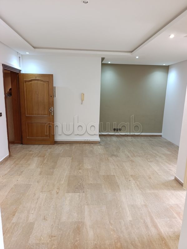 Très bel appartement en location à Agdal. 
2 grandes pièces. 
Résidence avec concierge