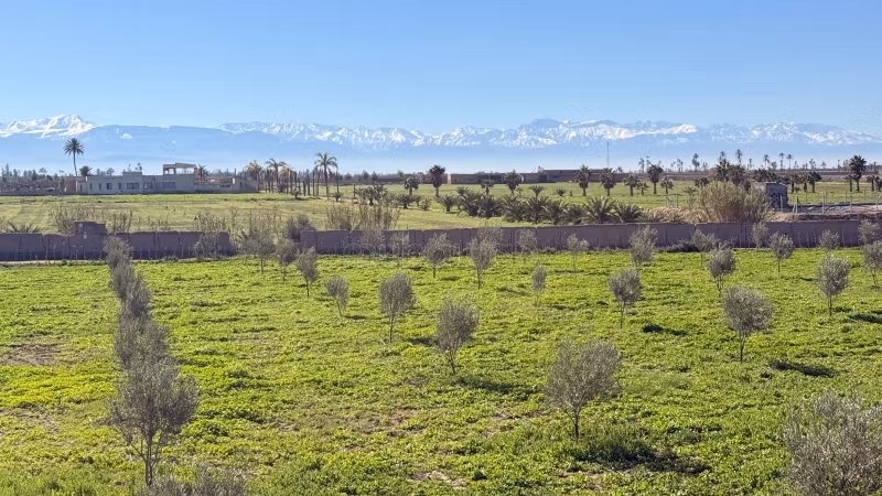Hectare avec villa titré vue Atlas 
route de Fès