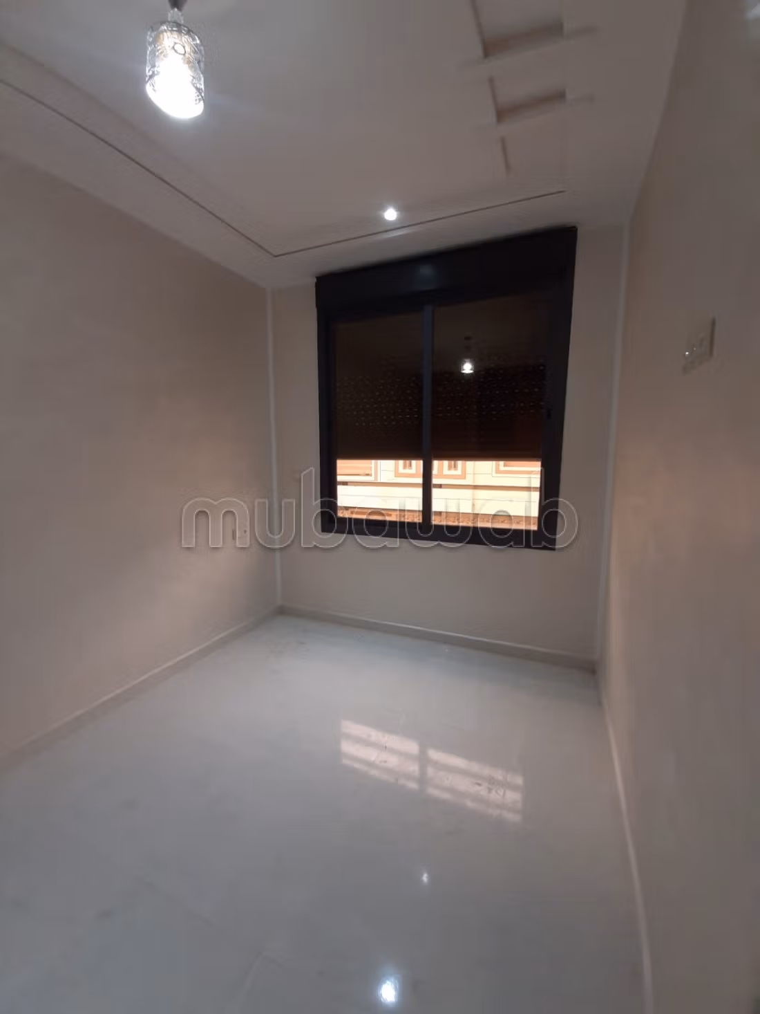 Se vende piso cerca de Sidi Yahya. 3 hermosas habitaciones. Aislamiento acústico, puerta de seguridad.
شقة للبيع بالقرب من سيدي يحيى. ثلاث غرف نوم جميلة. عازلة للصوت، مزودة بباب أمان