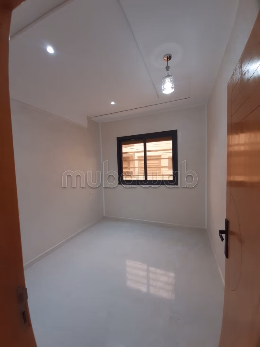 Se vende piso cerca de Sidi Yahya. 3 hermosas habitaciones. Aislamiento acústico, puerta de seguridad.
شقة للبيع بالقرب من سيدي يحيى. ثلاث غرف نوم جميلة. عازلة للصوت، مزودة بباب أمان