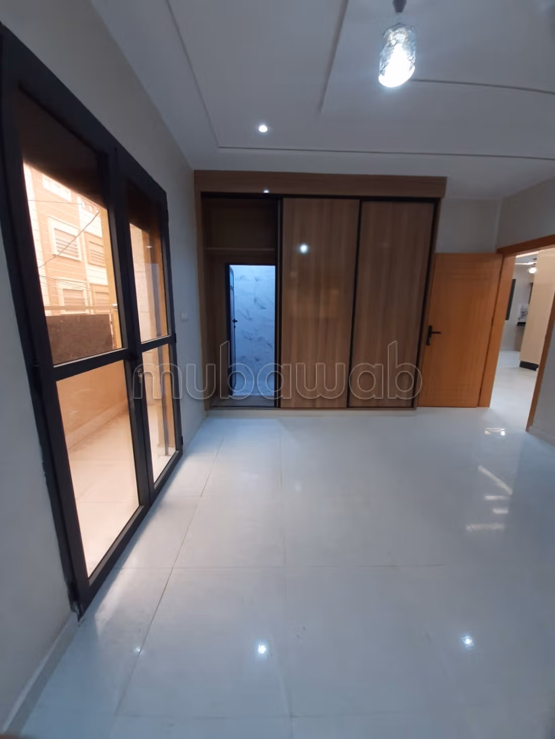 Se vende piso cerca de Sidi Yahya. 3 hermosas habitaciones. Aislamiento acústico, puerta de seguridad.
شقة للبيع بالقرب من سيدي يحيى. ثلاث غرف نوم جميلة. عازلة للصوت، مزودة بباب أمان