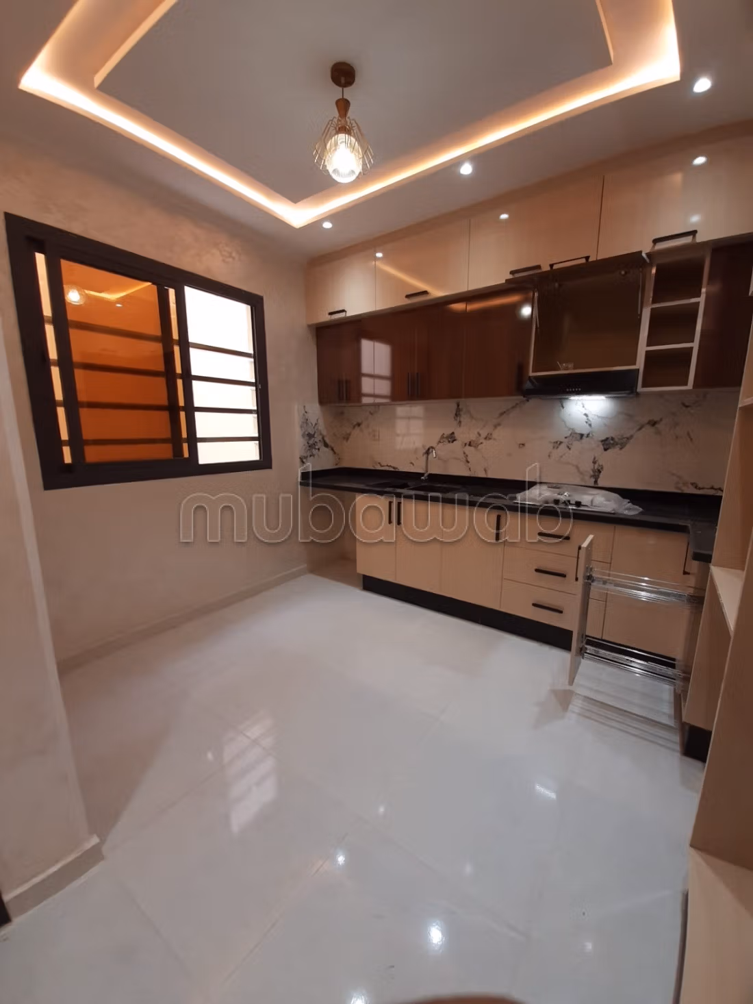 Se vende piso cerca de Sidi Yahya. 3 hermosas habitaciones. Aislamiento acústico, puerta de seguridad.
شقة للبيع بالقرب من سيدي يحيى. ثلاث غرف نوم جميلة. عازلة للصوت، مزودة بباب أمان