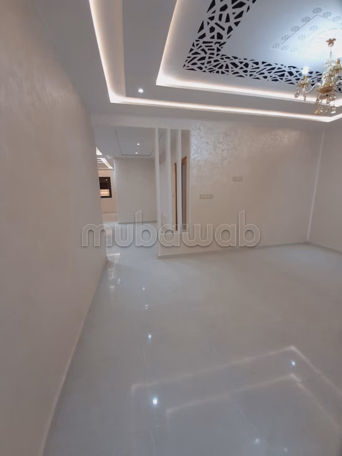 Se vende piso cerca de Sidi Yahya. 3 hermosas habitaciones. Aislamiento acústico, puerta de seguridad.
شقة للبيع بالقرب من سيدي يحيى. ثلاث غرف نوم جميلة. عازلة للصوت، مزودة بباب أمان