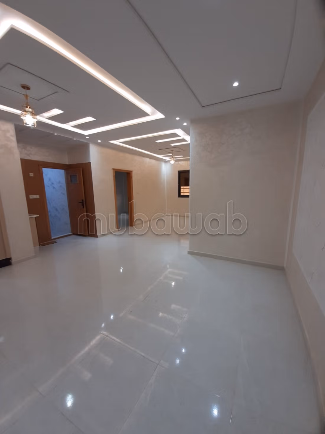 Se vende piso cerca de Sidi Yahya. 3 hermosas habitaciones. Aislamiento acústico, puerta de seguridad.
شقة للبيع بالقرب من سيدي يحيى. ثلاث غرف نوم جميلة. عازلة للصوت، مزودة بباب أمان