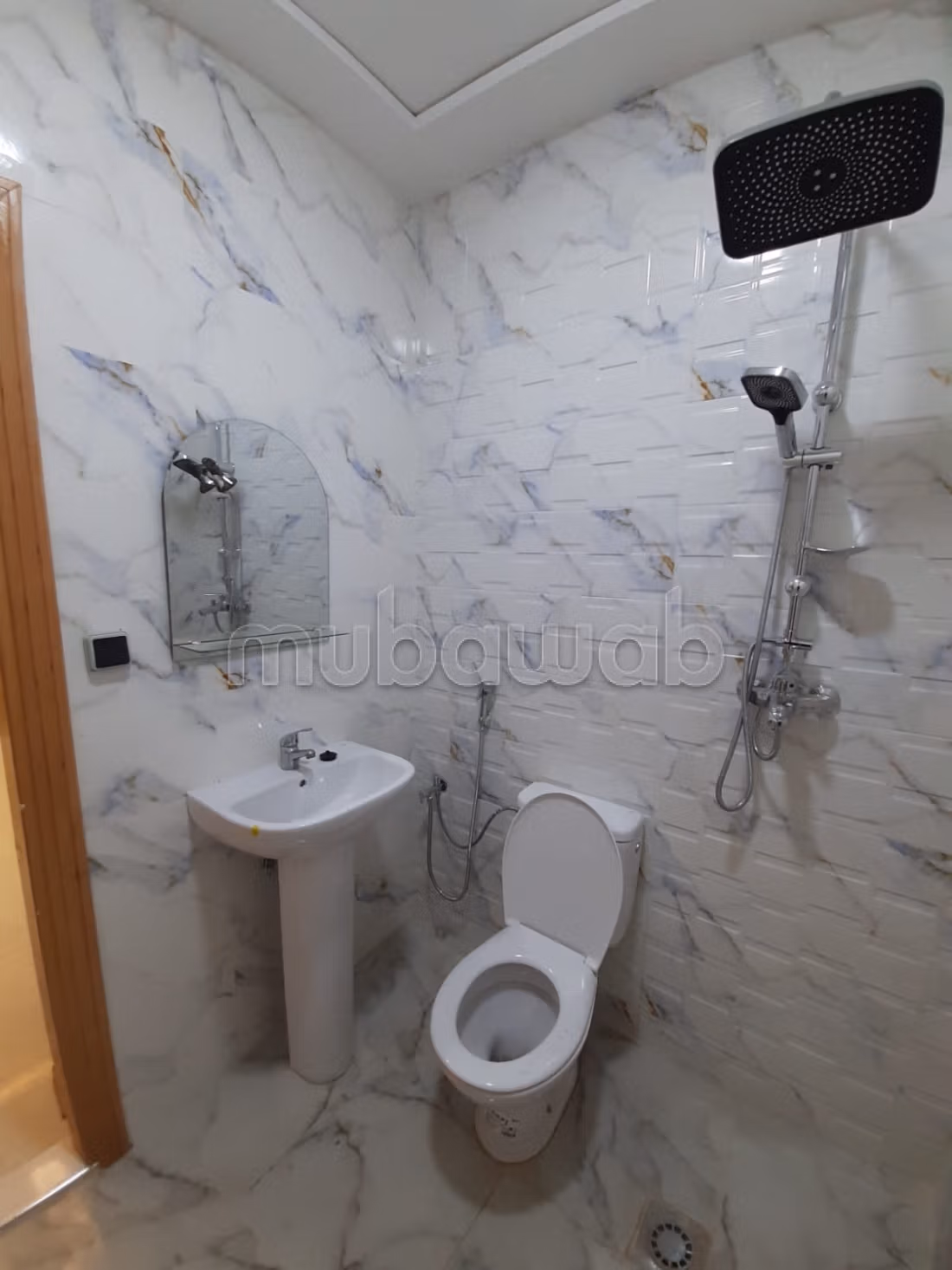 Se vende piso cerca de Sidi Yahya. 3 hermosas habitaciones. Aislamiento acústico, puerta de seguridad.
شقة للبيع بالقرب من سيدي يحيى. ثلاث غرف نوم جميلة. عازلة للصوت، مزودة بباب أمان