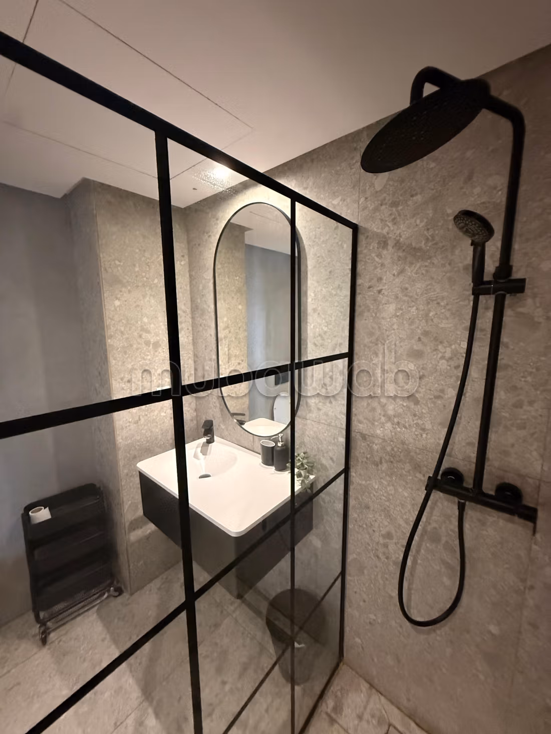 Splendido appartamento in affitto a Alsace Lorraine. 1 bella camera da letto. Ascensore e garage