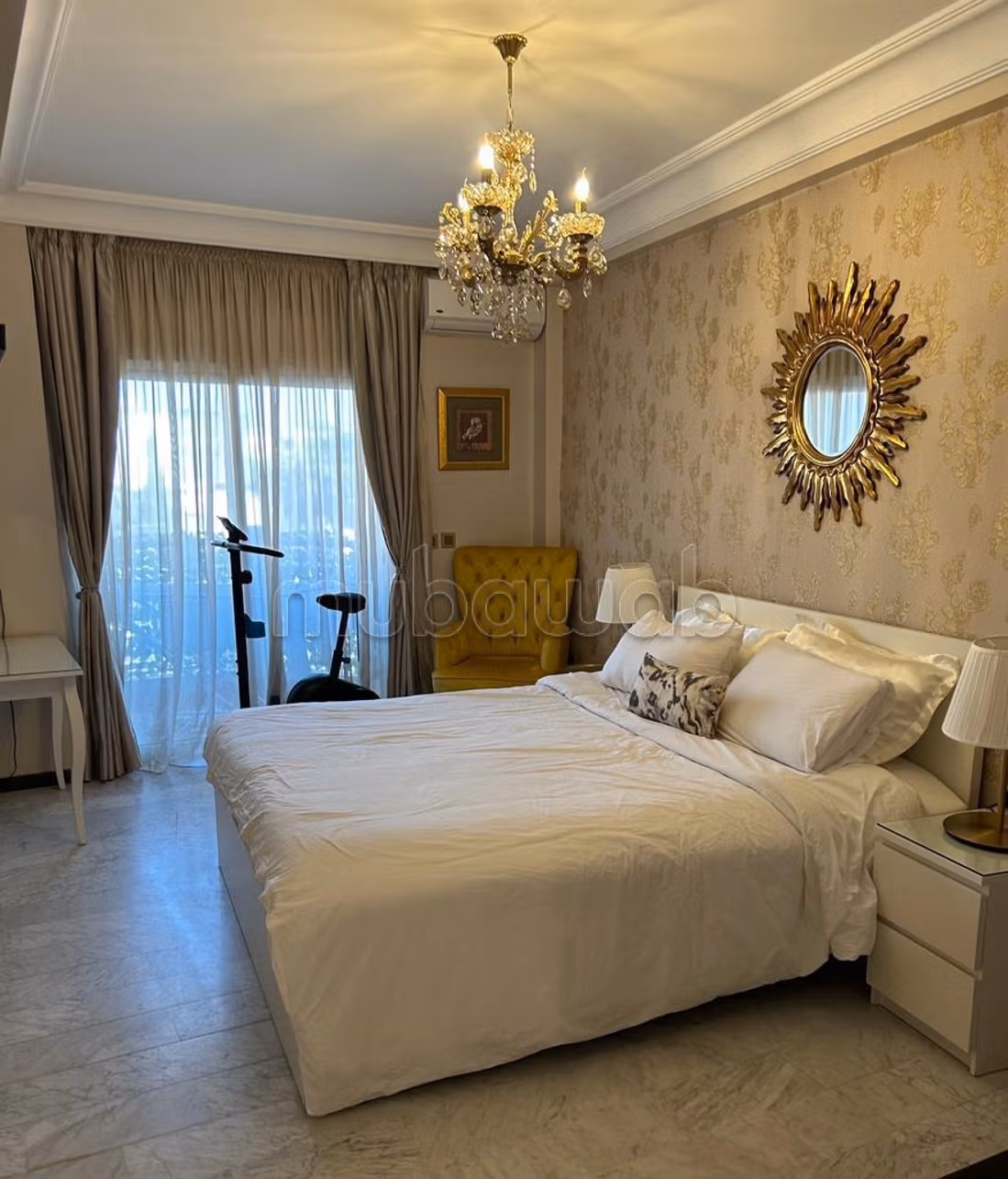 Bel appartement à vendre à Maârif Extension. 6 grandes pièces. Cheminée et climatisation
