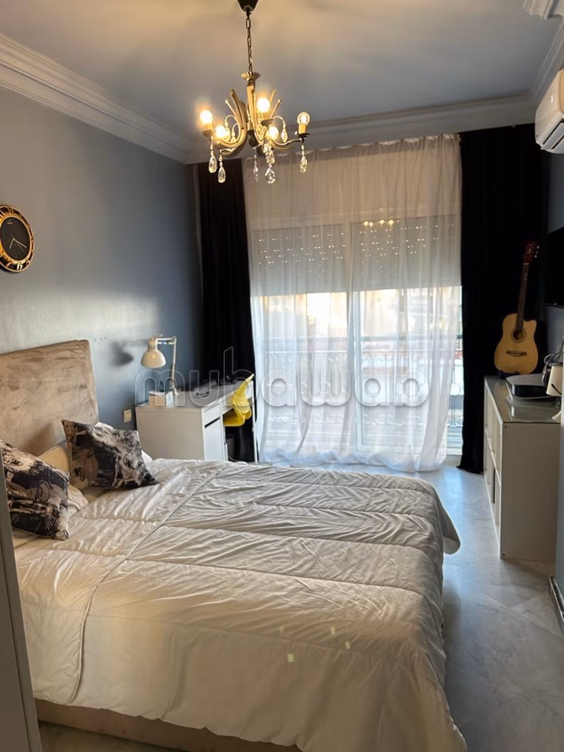 Bel appartement à vendre à Maârif Extension. 6 grandes pièces. Cheminée et climatisation