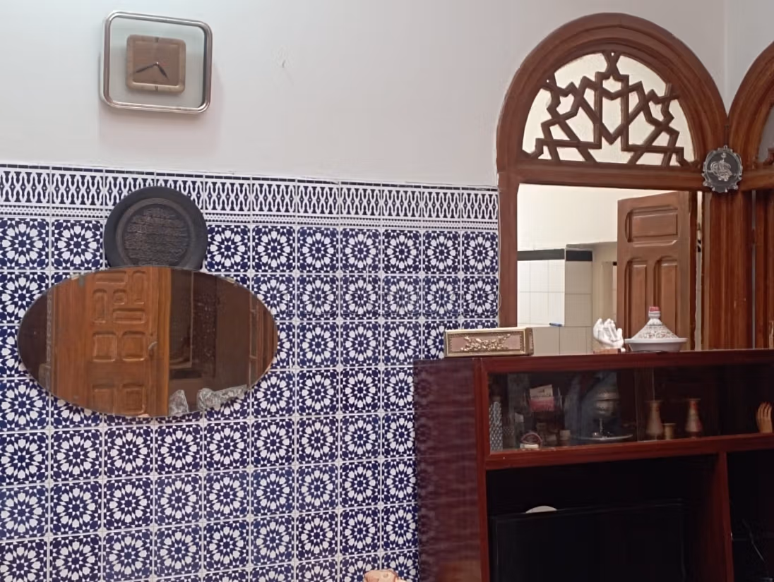 Vind je riad om te kopen in Medina. 9 comfortabele kamers. Goed ingericht