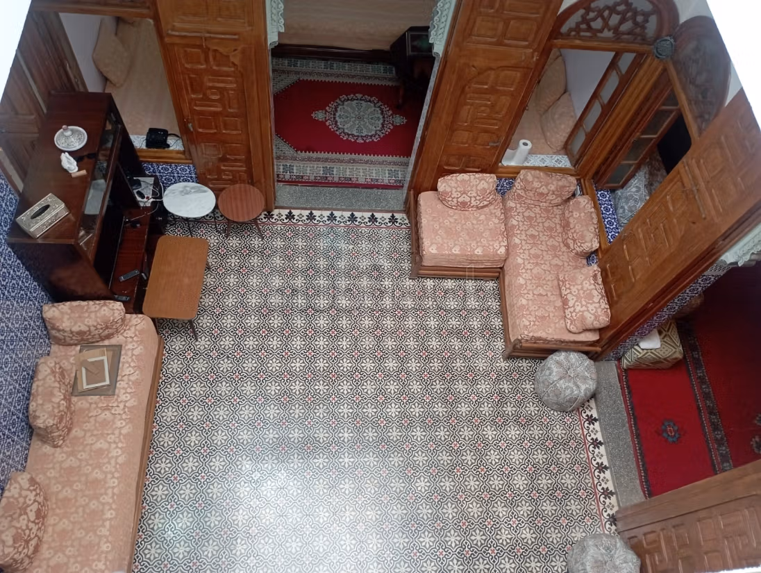 Vind je riad om te kopen in Medina. 9 comfortabele kamers. Goed ingericht