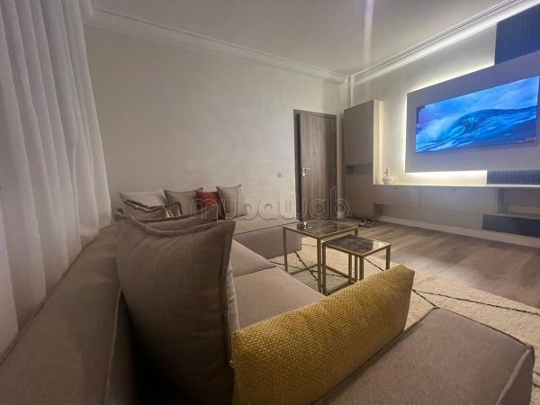 Très bel appartement en location à Bouaakkaz. 
2 belles chambres. 
Bien meublé