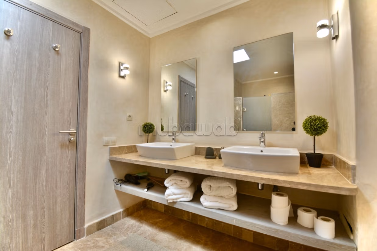 Beautiful villa for rent in Route de l'Ourika. Small area 230 m². Cellar