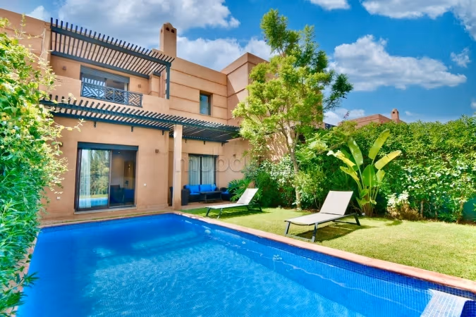 Maison de luxe à louer à Route de l'Ourika. 
3 pièces confortables. 
Bien meublé