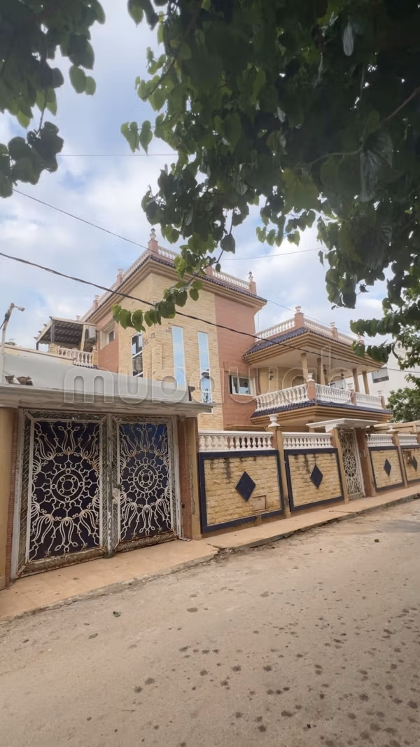 فيلا فاخرة للبيع – إطلالة على البحر – Sania Plage / M’diq