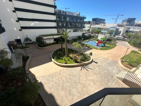 Appartement à louer auCFC. Surface de 83 m². Salon typique marocain, résidence sécurisée