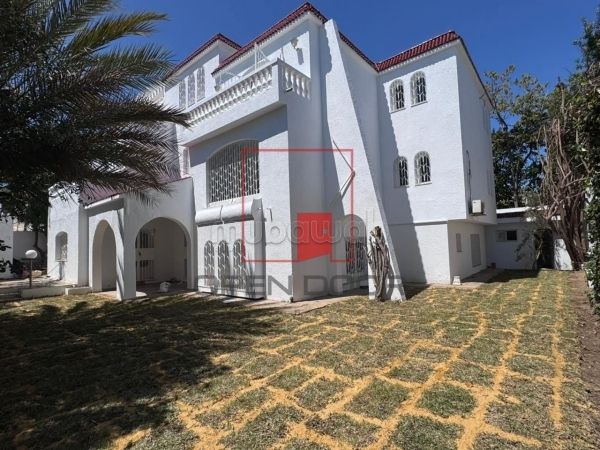 Grande villa avec garage à La Marsa