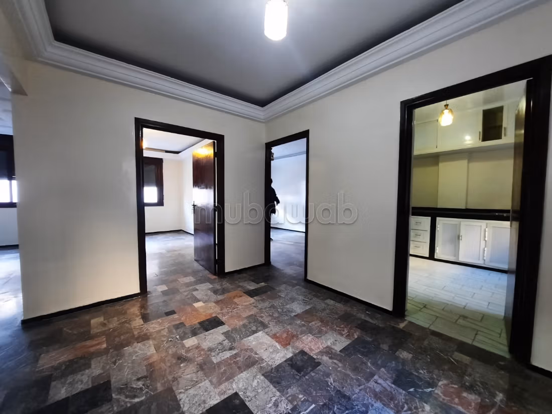 Appartement de 85m² a la location vide — 2