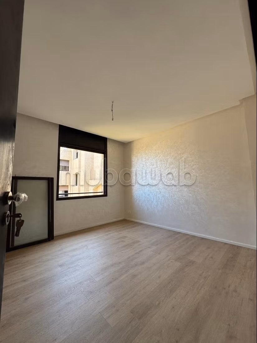 Louez cet appartement à Riyad. Surface de 180 m². Cuisine bien équipée. 4 chambres — 3