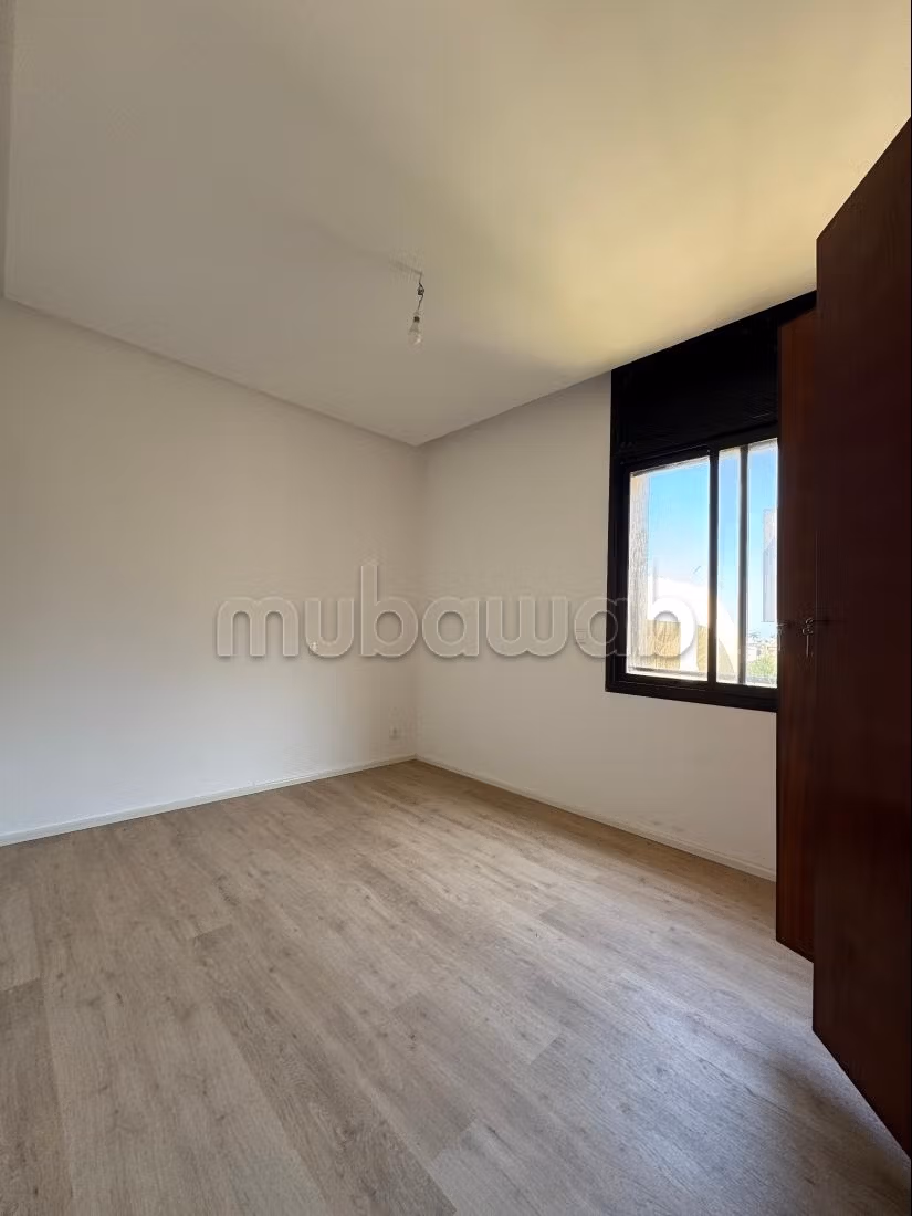 Louez cet appartement à Riyad. Surface de 180 m². Cuisine bien équipée. 4 chambres — 5