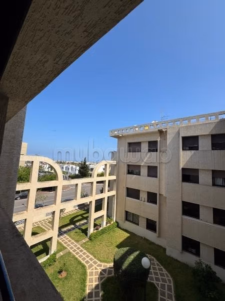 Affitta questo appartamento a Riyad. Superficie di 180 m². Cucina ben attrezzata. 4 camere da letto