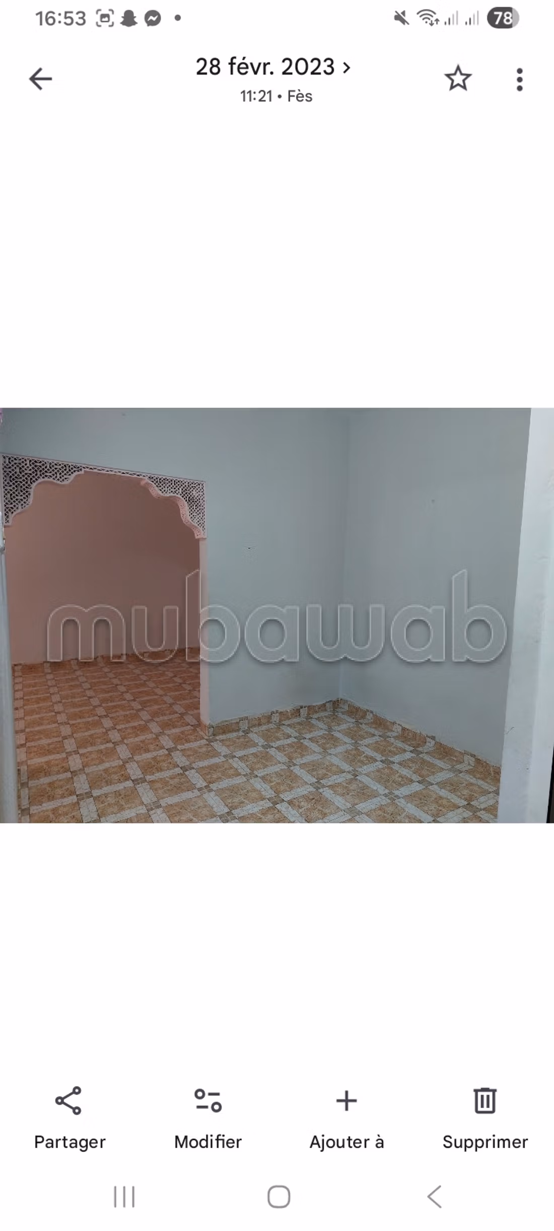 Maison à la vente à Hay Jdid. 
6 pièces confortables. 
Bien meublé — 6