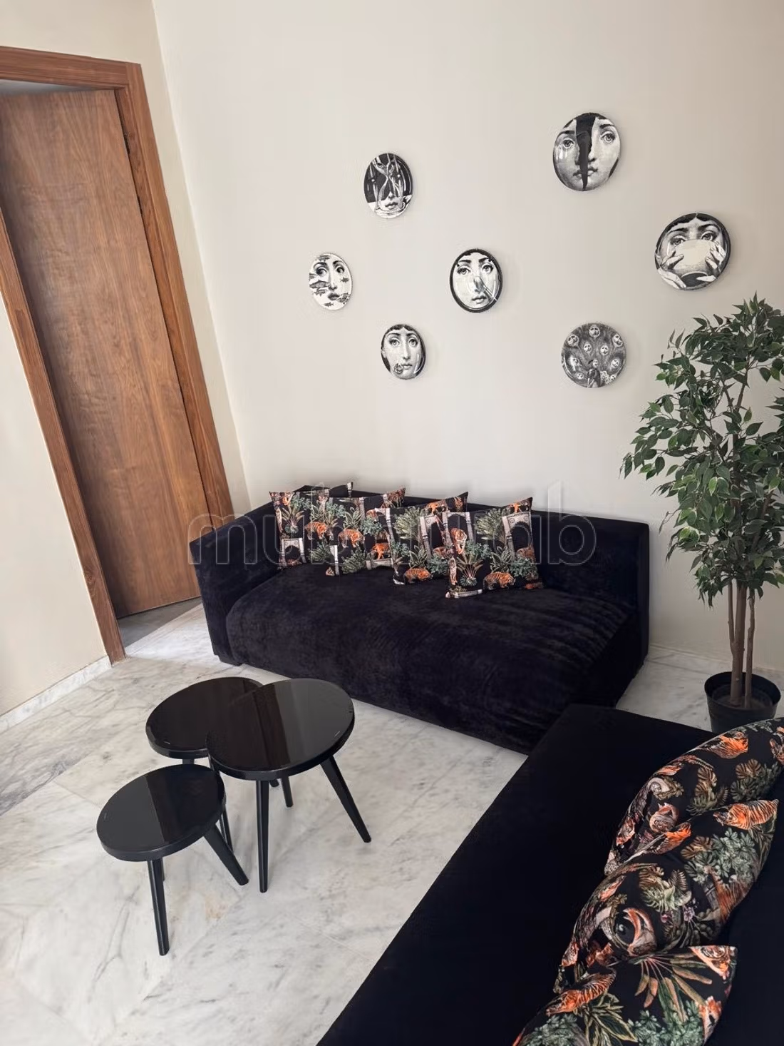 Location villa isolée de luxe à Ville Verte. 
6 pièces. 
Meublé