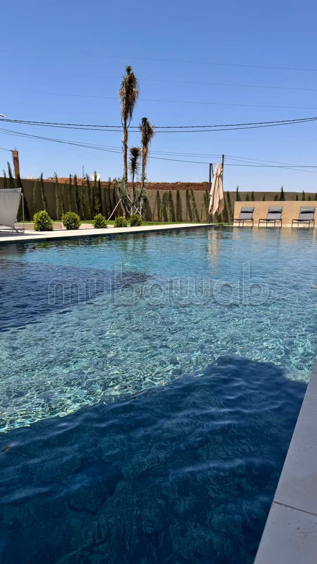 Luxury home for sale in Route Amizmiz. Large area 1000 m². Storage unit