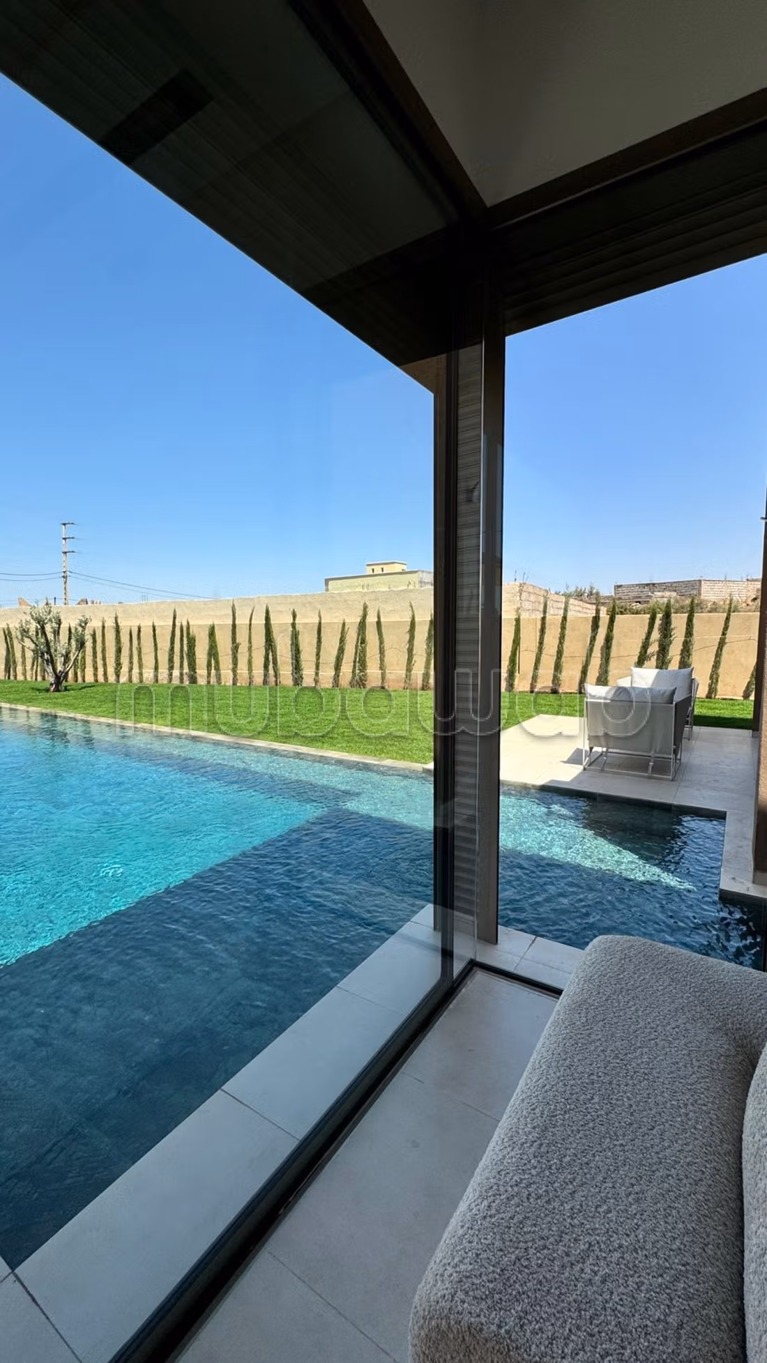 Luxury home for sale in Route Amizmiz. Large area 1000 m². Storage unit