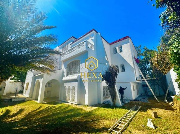 In affitto una villa S6 con giardino situata a La Marsa