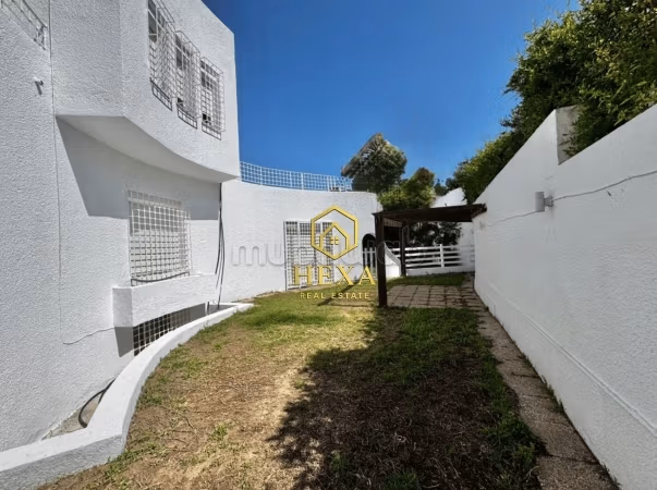 A louer une villa S6 avec jardin située à La Marsa