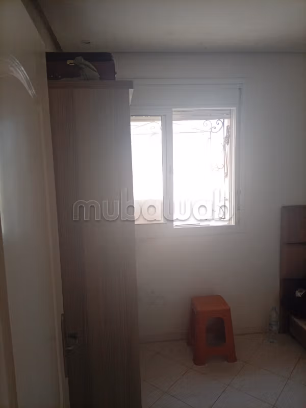 Vend appartement à Errahma. 3 grandes pièces. Bien meublé